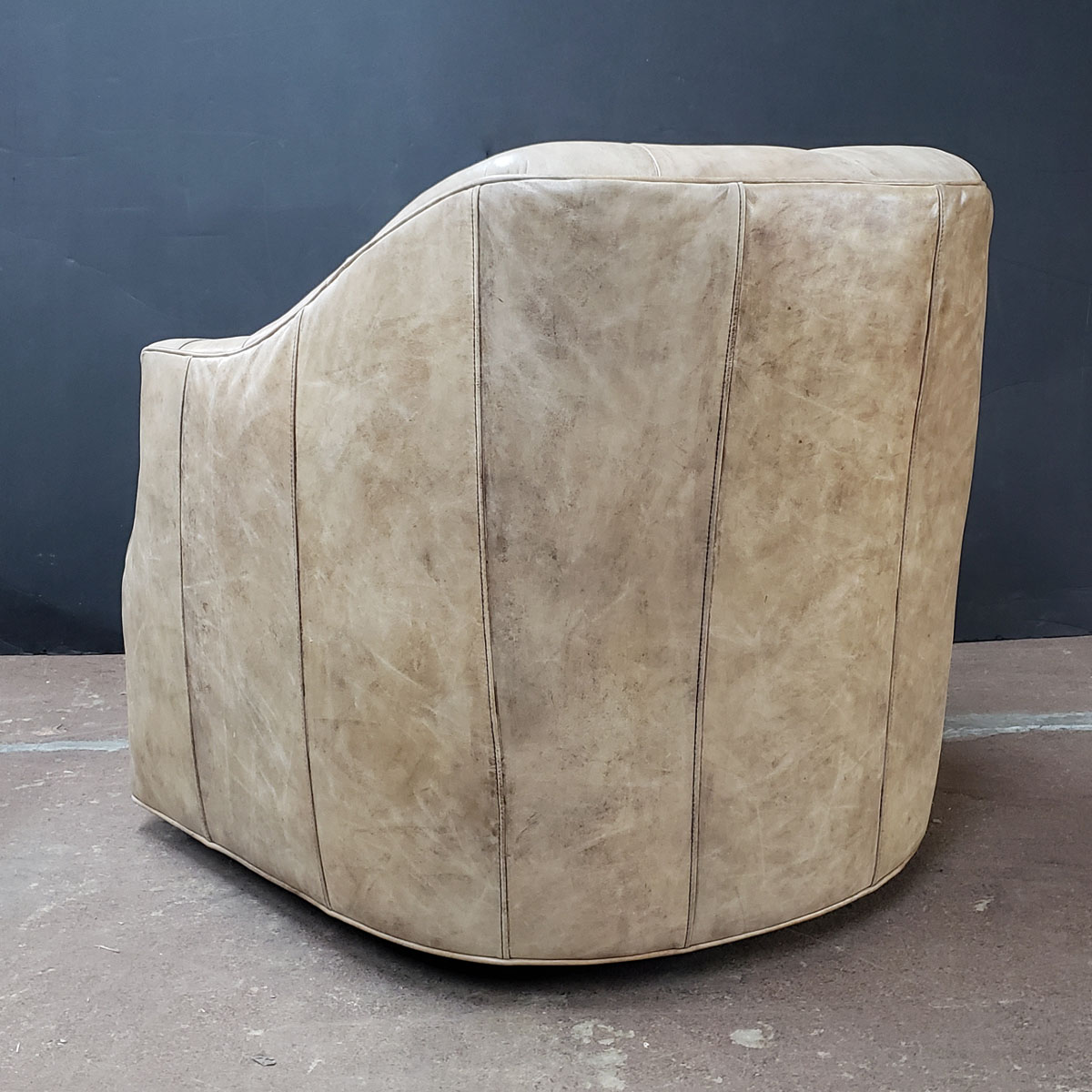 Luna Leather Swivel Chair